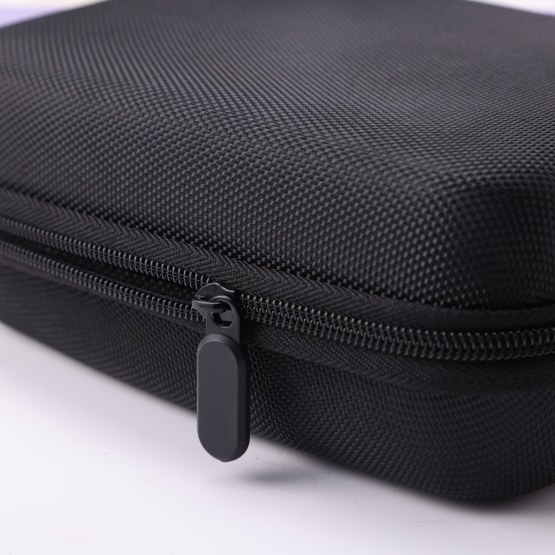 حقيبة تخزين محمولة بيضاوية مرب - مراجعة Tech Accessories Case وسعره
